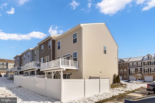 8762 ELSING GREEN DR, Manassas, VA 20112