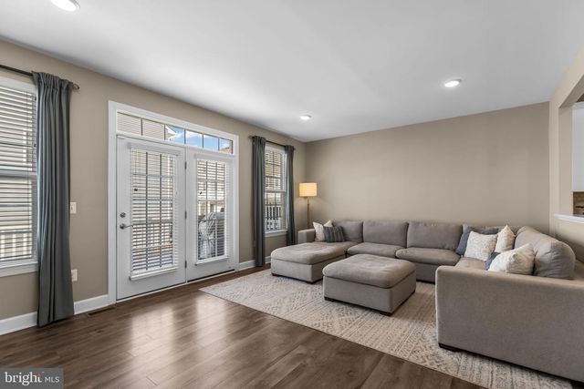 8762 ELSING GREEN DR, Manassas, VA 20112