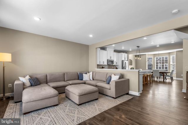 8762 ELSING GREEN DR, Manassas, VA 20112