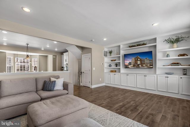 8762 ELSING GREEN DR, Manassas, VA 20112