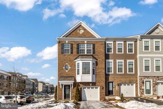 8762 ELSING GREEN DR, Manassas, VA 20112