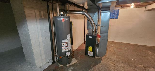 8110 Chalmers Avenue, Warren, MI 48089