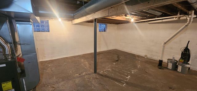 8110 Chalmers Avenue, Warren, MI 48089