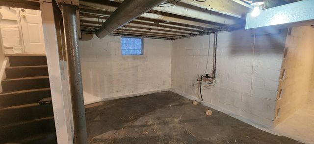 8110 Chalmers Avenue, Warren, MI 48089