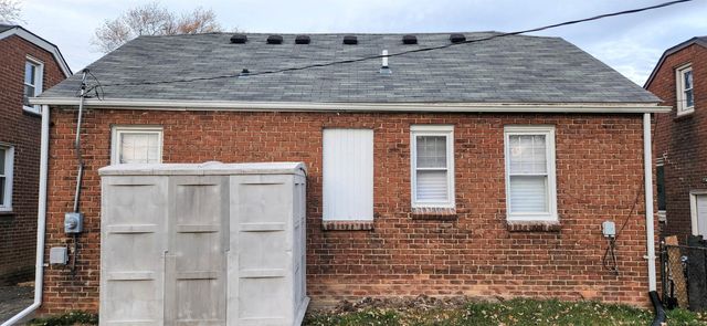 8110 Chalmers Avenue, Warren, MI 48089