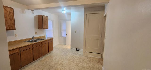 8110 Chalmers Avenue, Warren, MI 48089