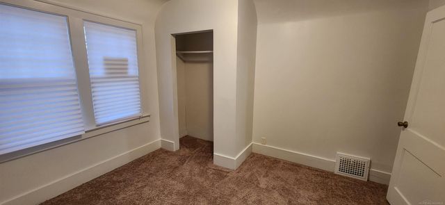 8110 Chalmers Avenue, Warren, MI 48089