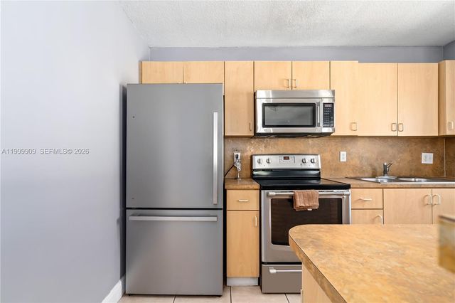 760 NW 80th St A, Miami, FL 33150