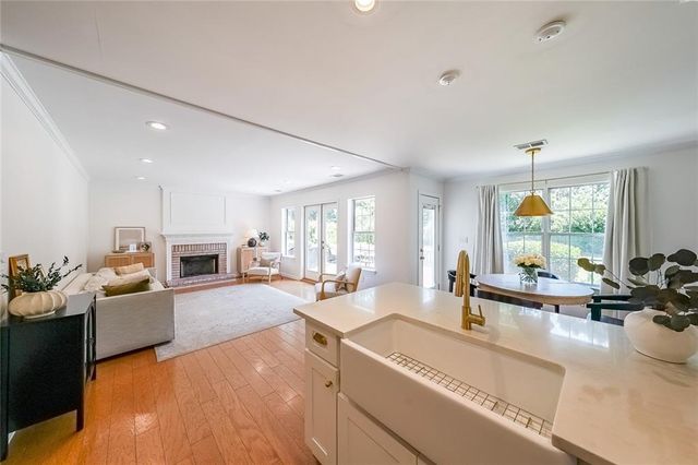 11085 Crabapple Lake Drive, Roswell, GA 30076