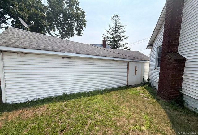583 Straight Path, West Babylon, NY 11704