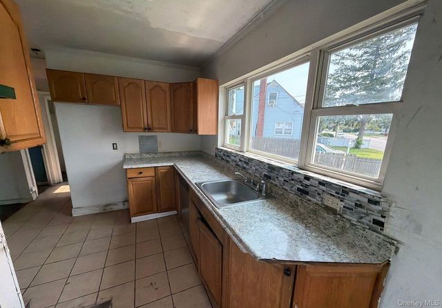 583 Straight Path, West Babylon, NY 11704