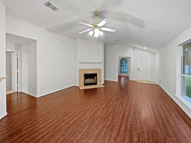 3210 Pine Chase Drive, Montgomery, TX 77356