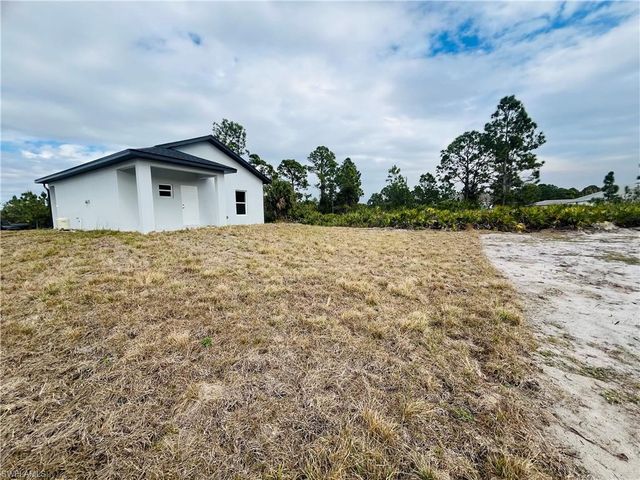 962 Commodore ST, Lehigh Acres, FL 33974