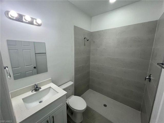 962 Commodore ST, Lehigh Acres, FL 33974