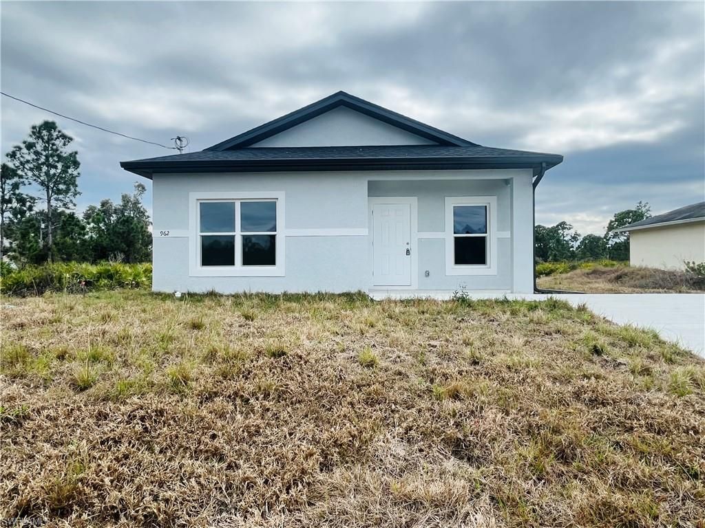 962 Commodore ST, Lehigh Acres, FL 33974