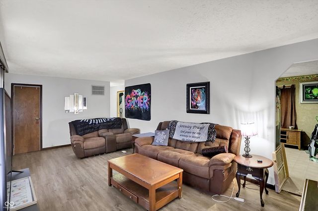 120 Totten Drive, Greenwood, IN 46143