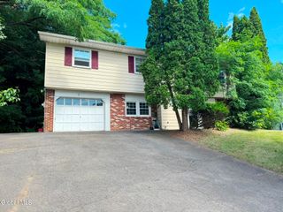 7 Haley Lane, Schaghticoke, NY 12182