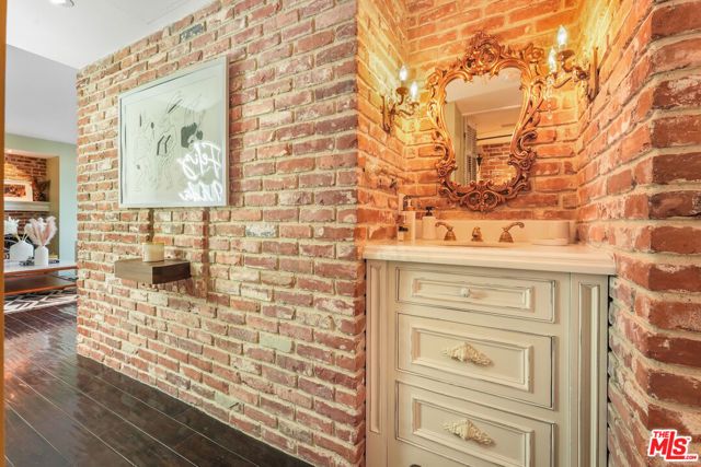 17366 W Sunset Boulevard 102, Los Angeles, CA 90272