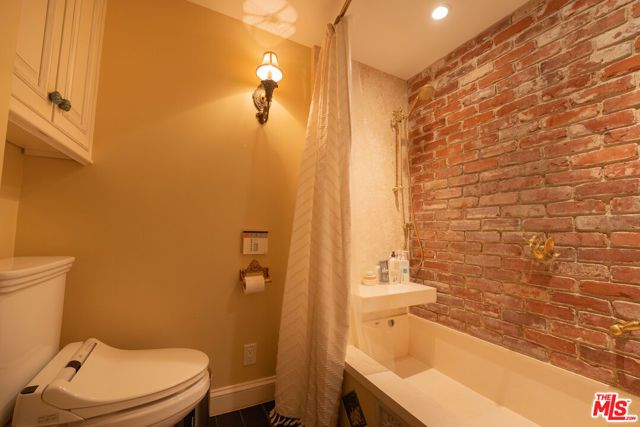 17366 W Sunset Boulevard 102, Los Angeles, CA 90272