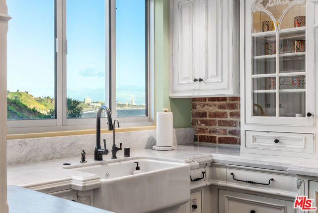17366 W Sunset Boulevard 102, Los Angeles, CA 90272