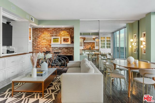 17366 W Sunset Boulevard 102, Los Angeles, CA 90272