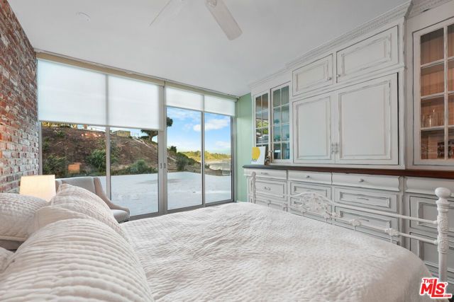 17366 W Sunset Boulevard 102, Los Angeles, CA 90272