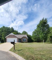 2041 Golden Ct, Spring Hill, TN 37174