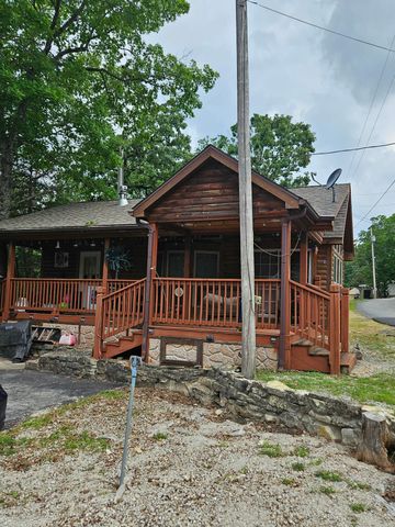 462 Jellystone Avenue, Hollister, MO 65672