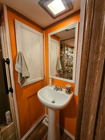 462 Jellystone Avenue, Hollister, MO 65672