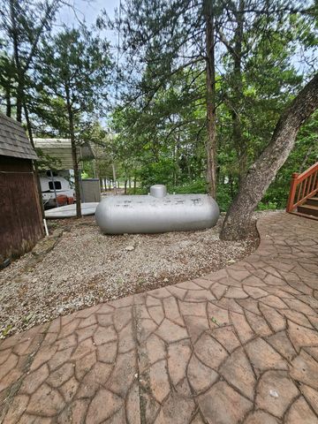 462 Jellystone Avenue, Hollister, MO 65672