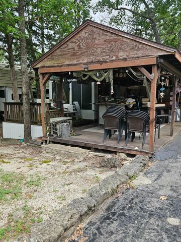 462 Jellystone Avenue, Hollister, MO 65672