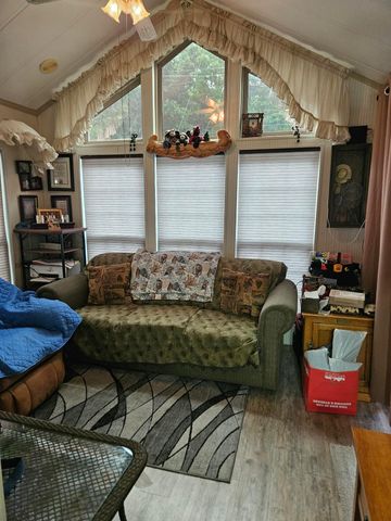 462 Jellystone Avenue, Hollister, MO 65672