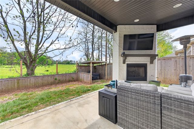 2507 SW Hampton Avenue, Bentonville, AR 72713