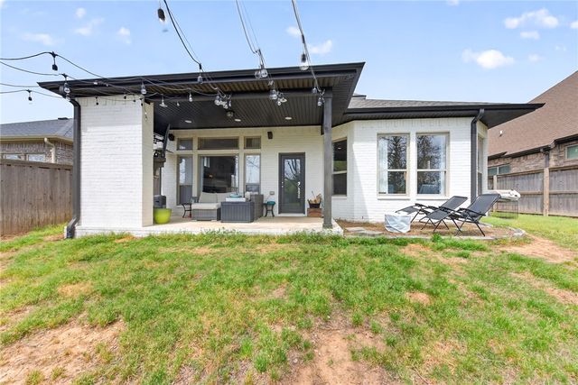2507 SW Hampton Avenue, Bentonville, AR 72713