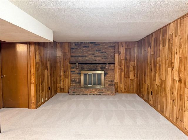 20405 E 15th Terrace, Independence, MO 64056