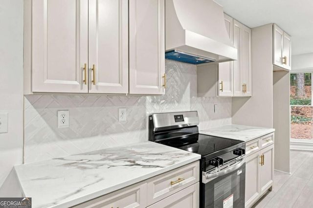 645 Noell Way NW, Lilburn, GA 30047