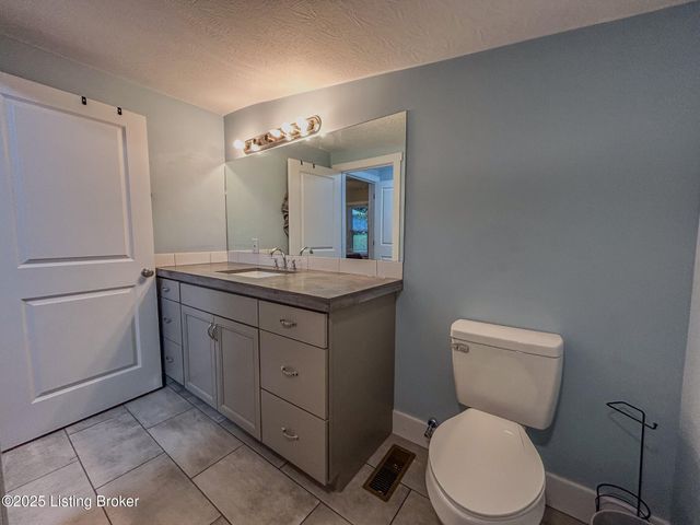 3027 CenterView Rough River Lane Ln, Hudson, KY 40145