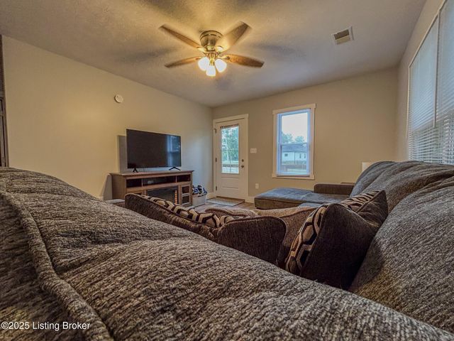 3027 CenterView Rough River Lane Ln, Hudson, KY 40145