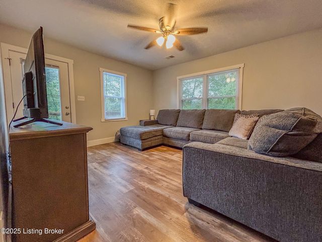 3027 CenterView Rough River Lane Ln, Hudson, KY 40145