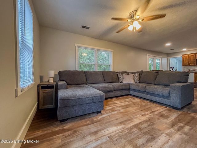 3027 CenterView Rough River Lane Ln, Hudson, KY 40145