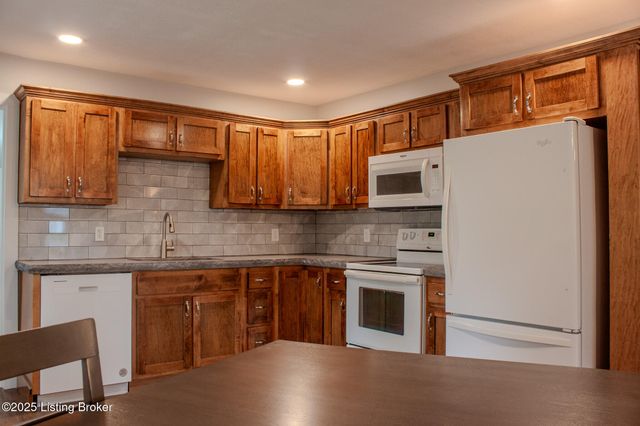 3027 CenterView Rough River Lane Ln, Hudson, KY 40145