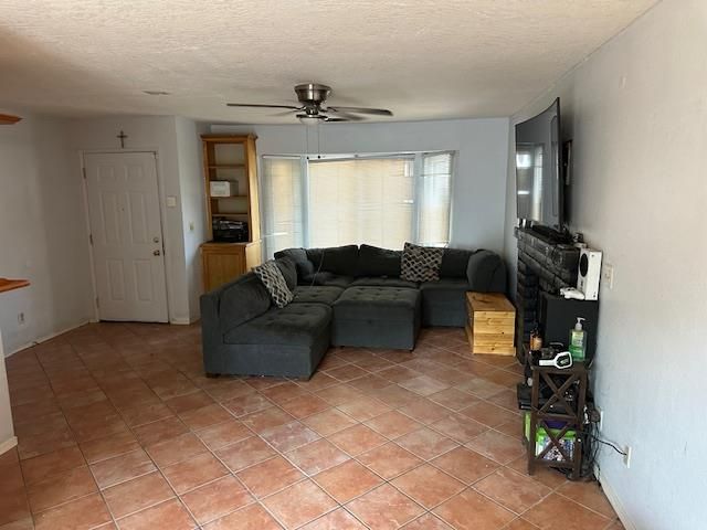 3312 N Hanover Avenue, Fresno, CA 93722