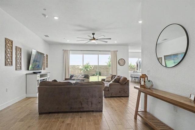 735 Traverse Drive S, Madera, CA 93636