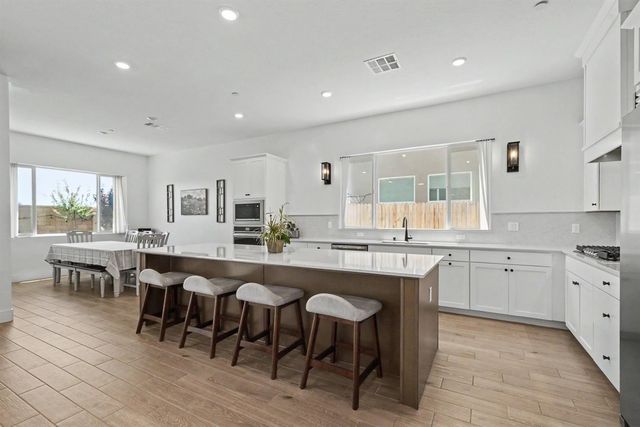 735 Traverse Drive S, Madera, CA 93636