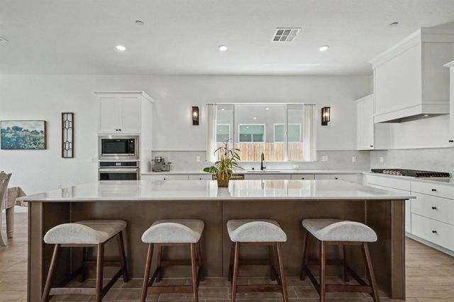 735 Traverse Drive S, Madera, CA 93636