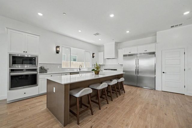 735 Traverse Drive S, Madera, CA 93636