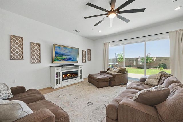 735 Traverse Drive S, Madera, CA 93636