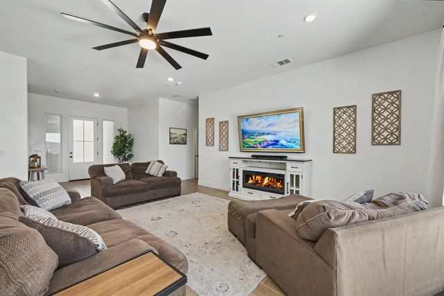 735 Traverse Drive S, Madera, CA 93636