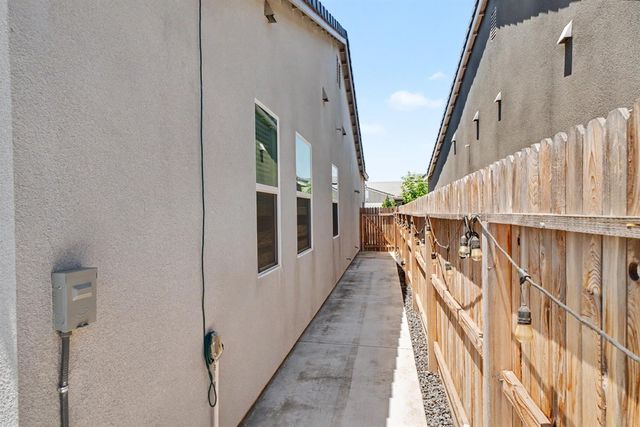 735 Traverse Drive S, Madera, CA 93636