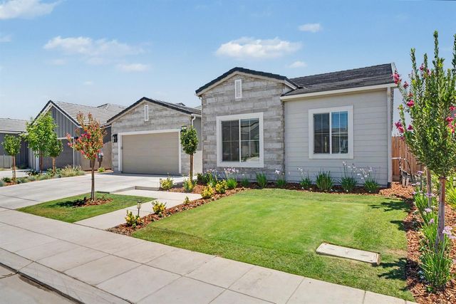 735 Traverse Drive S, Madera, CA 93636
